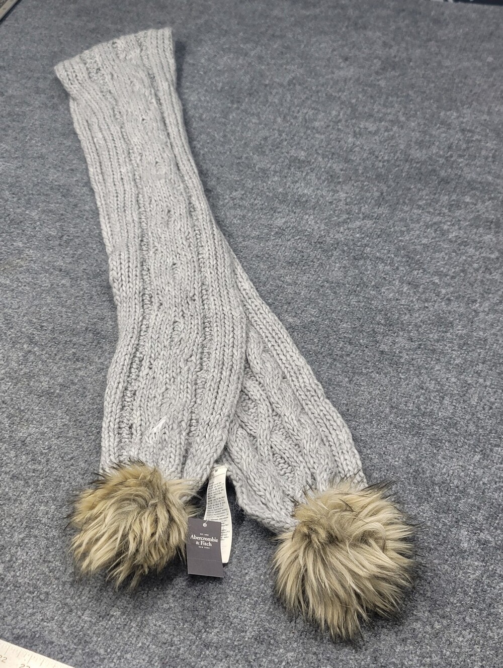 Abercrombie & Fitch Cable Knit Winter Gray Scarf W/ Pom Pom